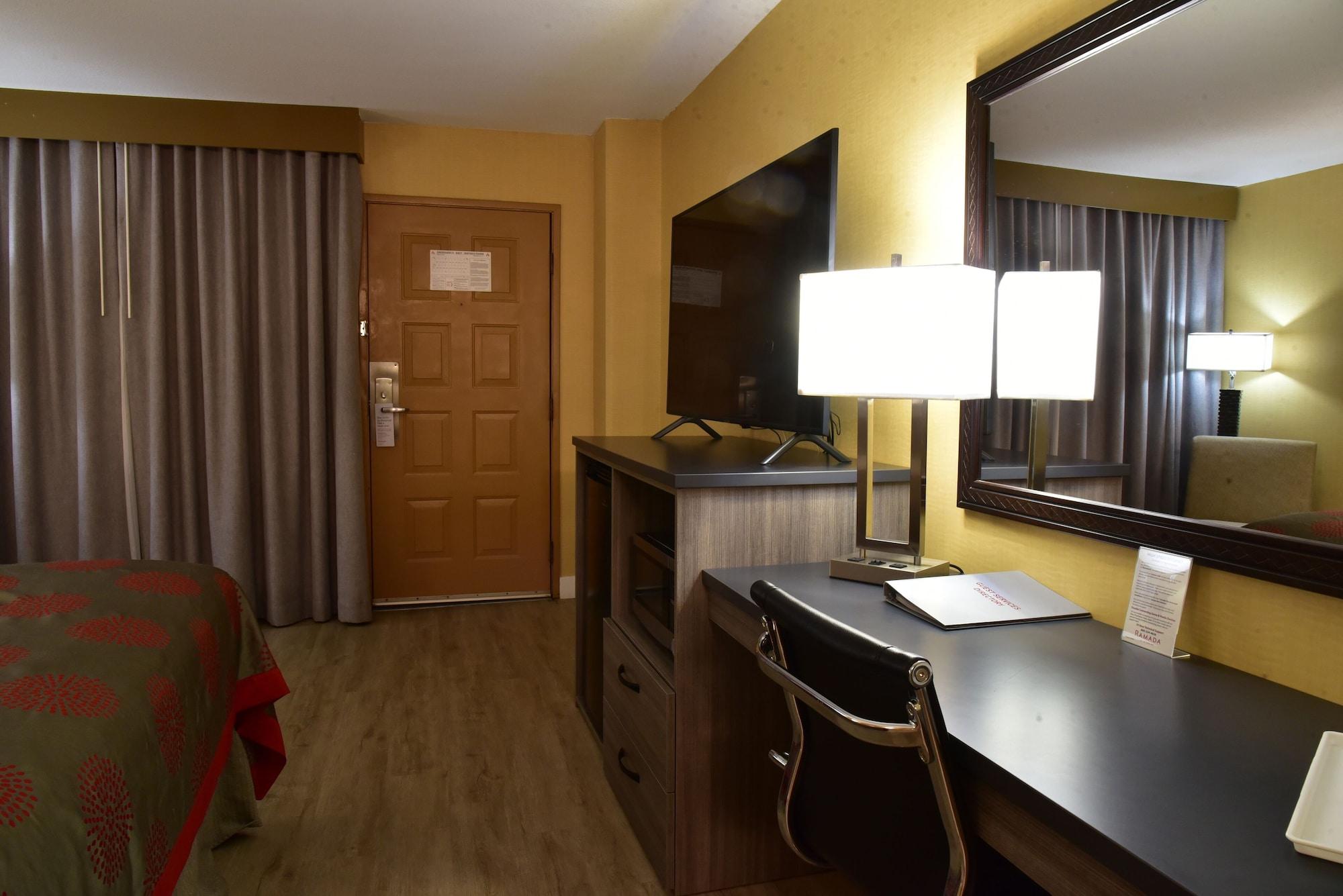 Ramada By Wyndham San Diego National City Buitenkant foto