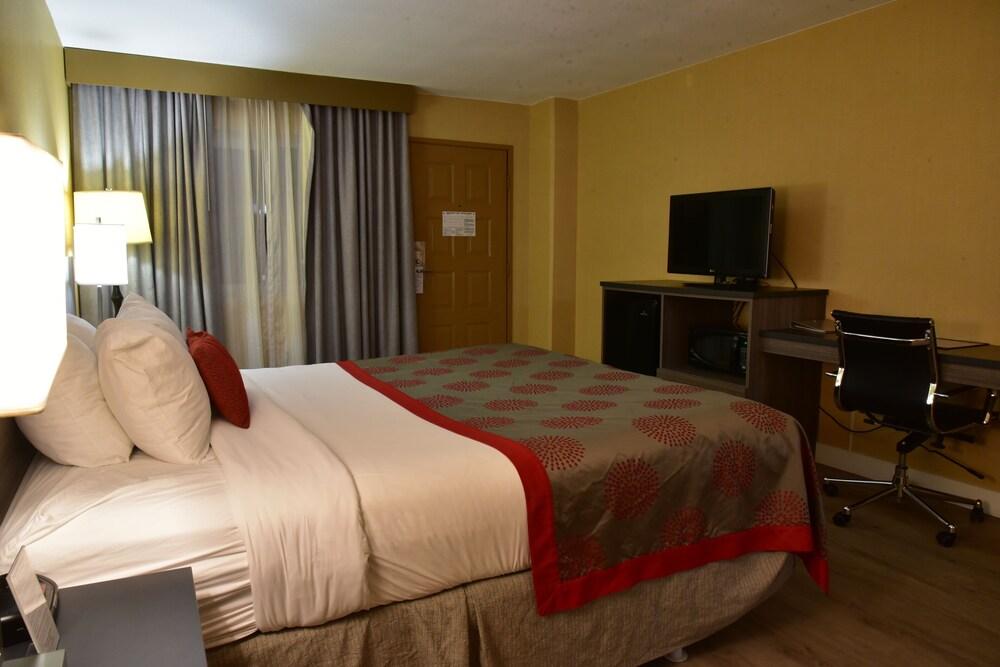 Ramada By Wyndham San Diego National City Buitenkant foto