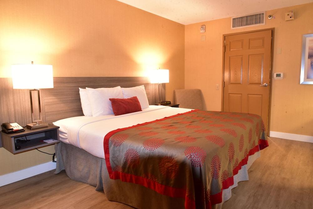 Ramada By Wyndham San Diego National City Buitenkant foto