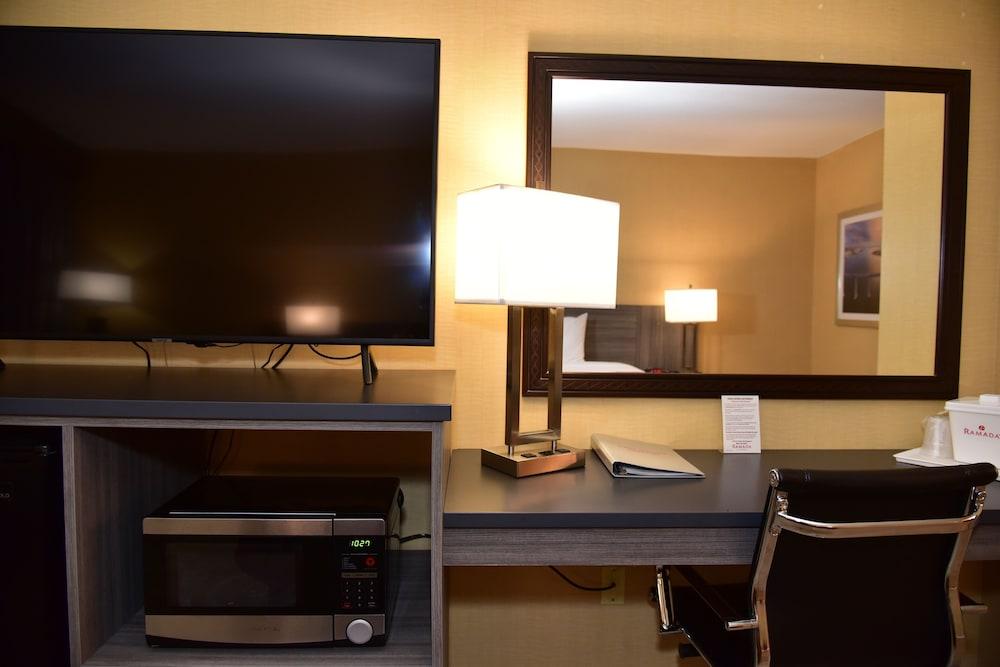 Ramada By Wyndham San Diego National City Buitenkant foto