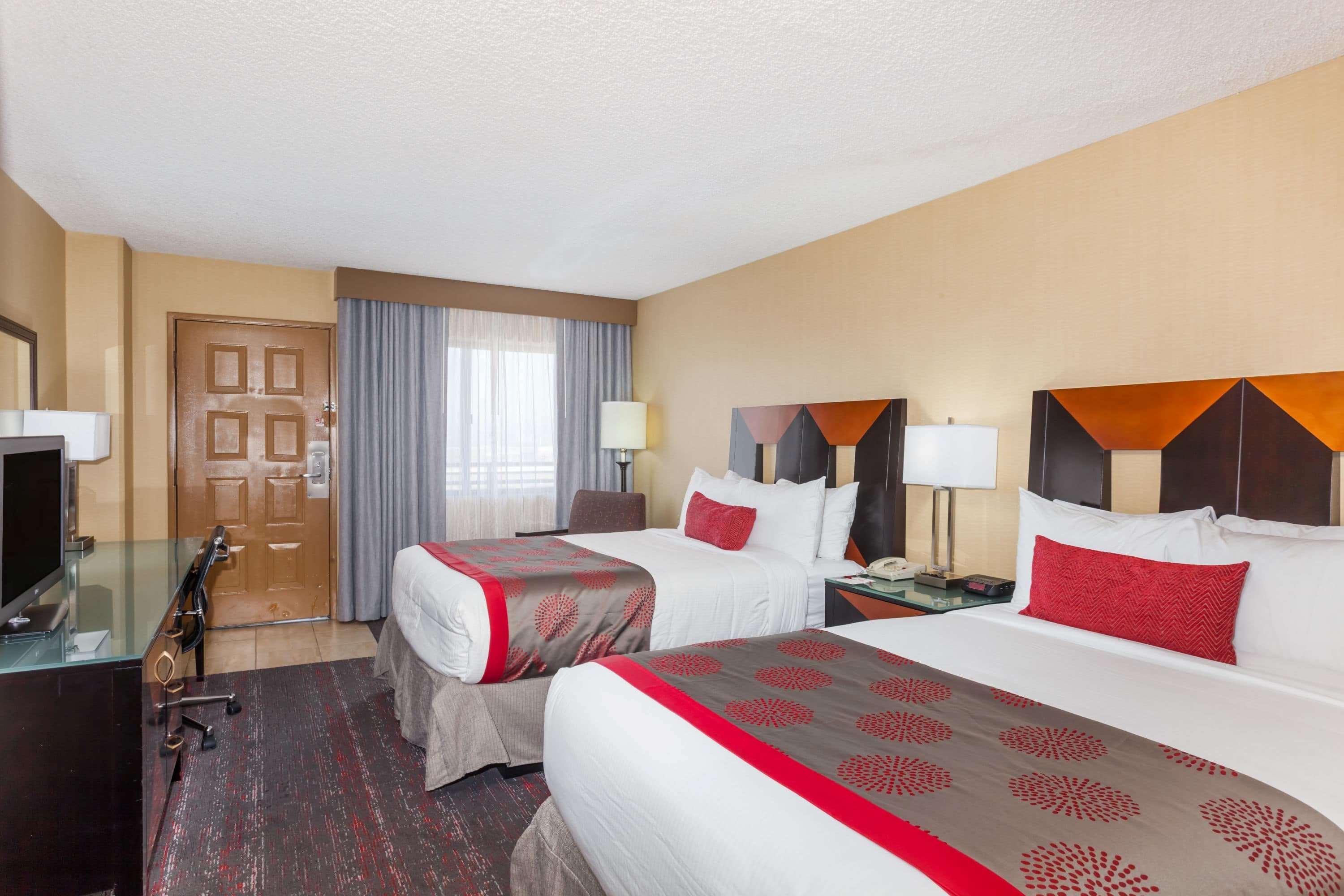 Ramada By Wyndham San Diego National City Buitenkant foto