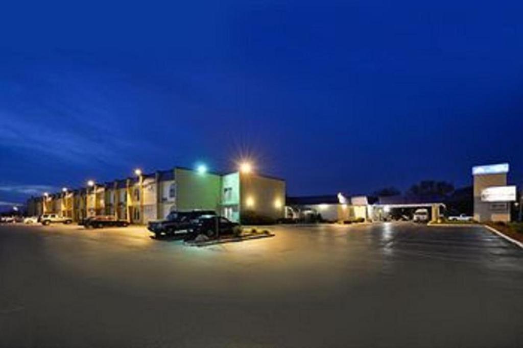 Ramada By Wyndham San Diego National City Buitenkant foto
