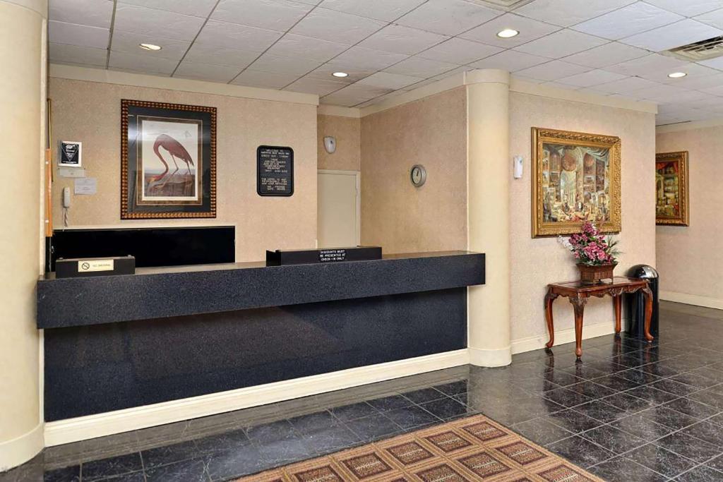 Ramada By Wyndham San Diego National City Buitenkant foto