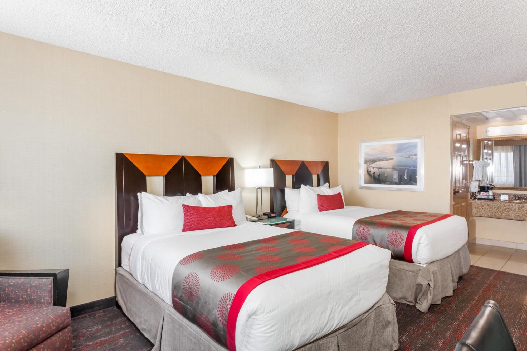 Ramada By Wyndham San Diego National City Buitenkant foto