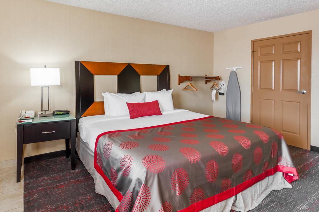 Ramada By Wyndham San Diego National City Buitenkant foto