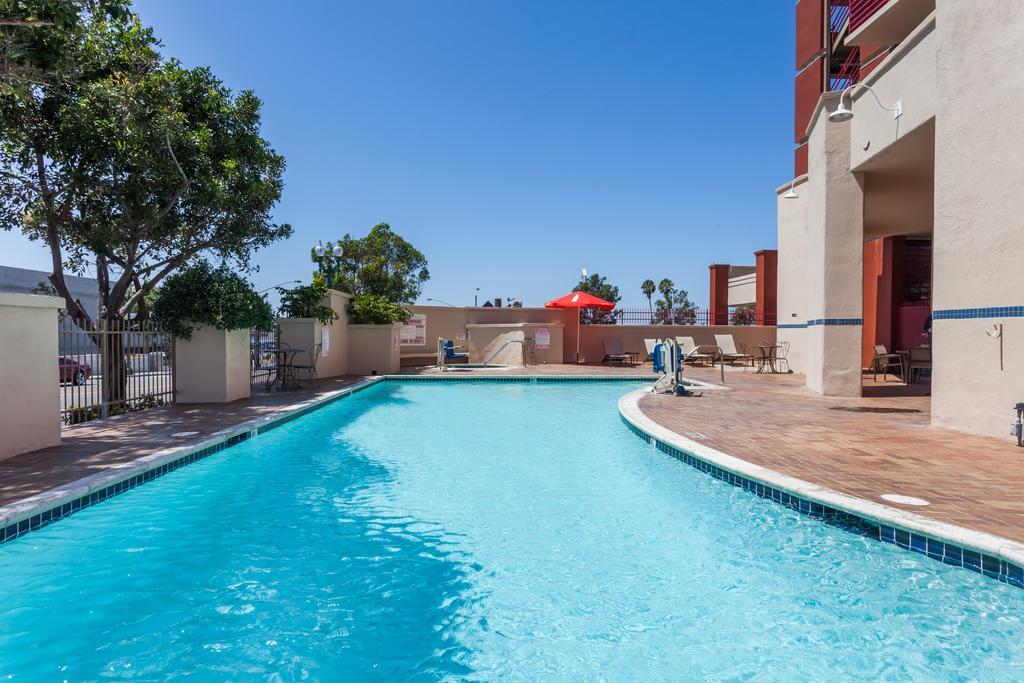 Ramada By Wyndham San Diego National City Buitenkant foto