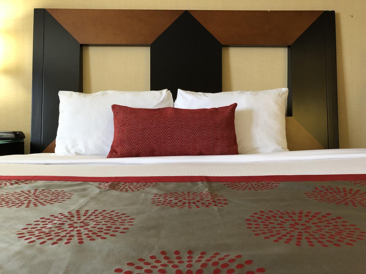Ramada By Wyndham San Diego National City Buitenkant foto