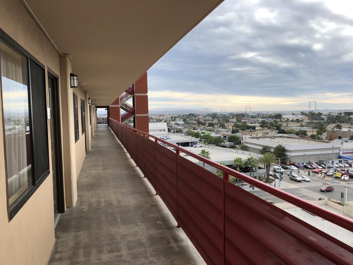 Ramada By Wyndham San Diego National City Buitenkant foto