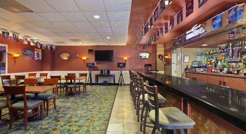 Ramada By Wyndham San Diego National City Buitenkant foto