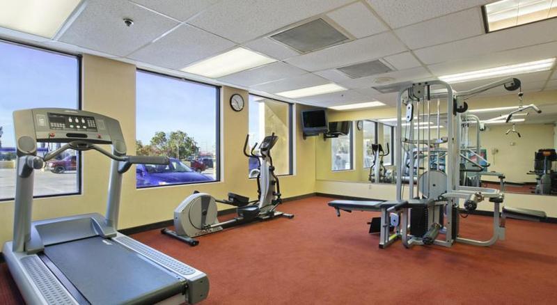 Ramada By Wyndham San Diego National City Buitenkant foto