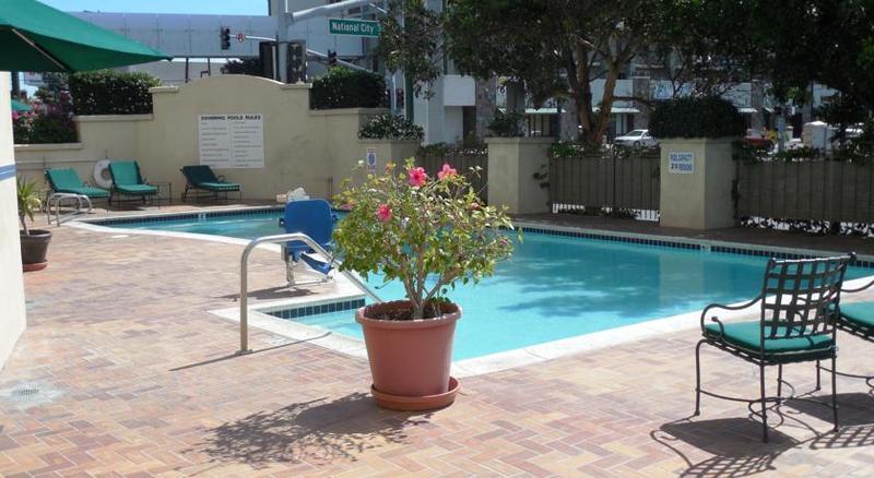Ramada By Wyndham San Diego National City Buitenkant foto